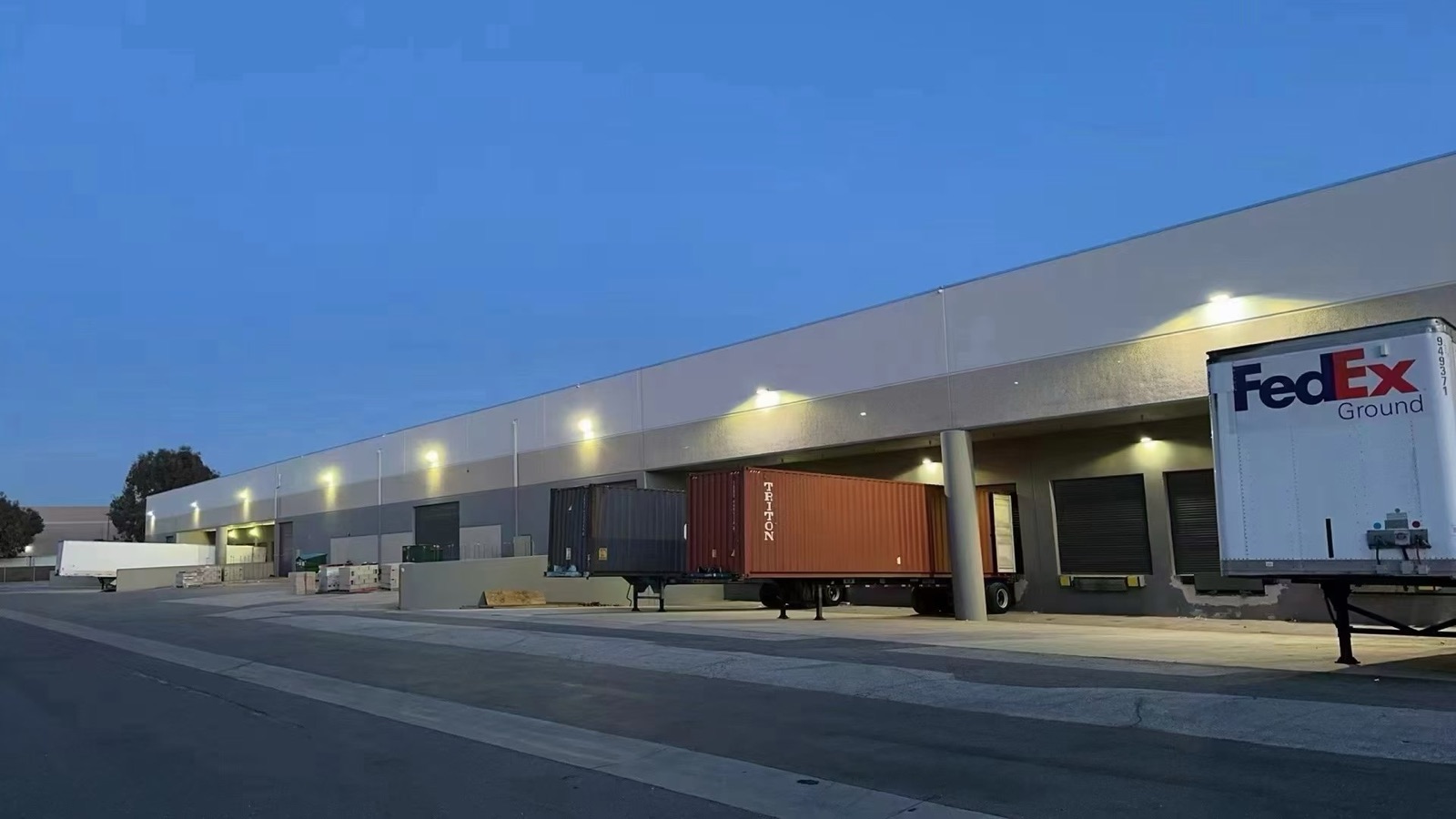 LEIN overseas warehouse loading docks in the United States