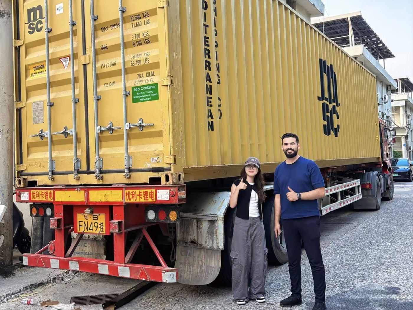 Customer and LEIN team checking a container at loading site
