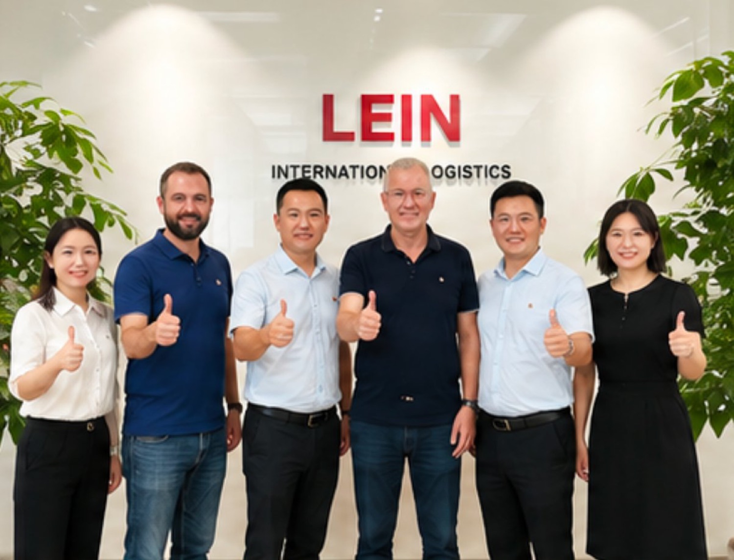 Customer group photo with the LEIN team at the Shenzhen office